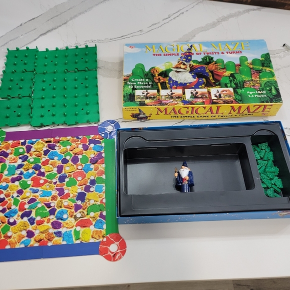 Magical maze the simple game of twists and turns ages 6 and up 2-4 players - Picture 7 of 11